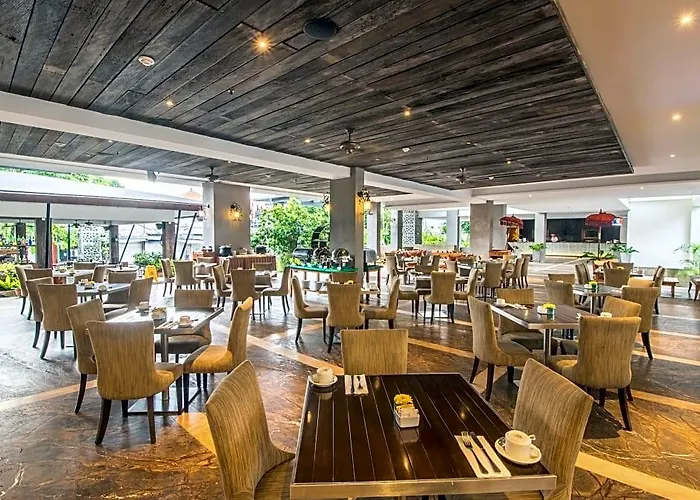 Hotel Sun Island & 4*